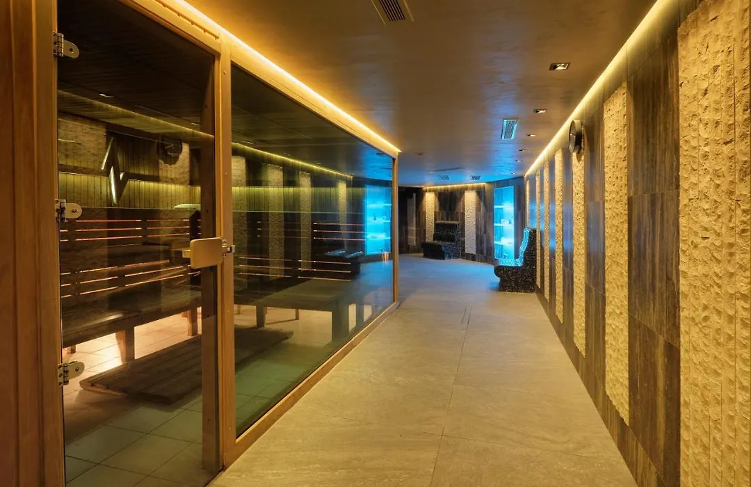 Hotel Emirates-1